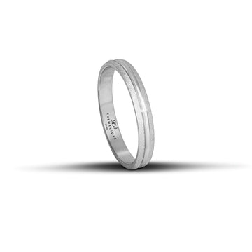 Λευκόχρυσες βέρες γάμου 3.5mm με ματ φινίρισμα και λουστρέ γραμμή στο κέντρο, χειροποίητης κατασκευής με ανατομικό σχεδιασμό.